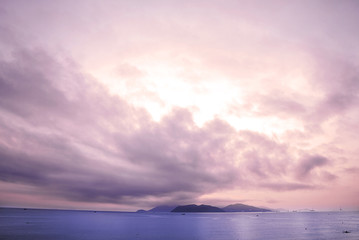 Fototapeta na wymiar sunset at sea, cloudy landscape, lilac evening sky