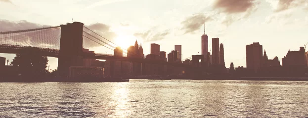 Selbstklebende Fototapeten Golden Sunset Over Manhattan Skyline, NYC, USA © XtravaganT