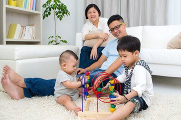 Fototapeta premium Asian family