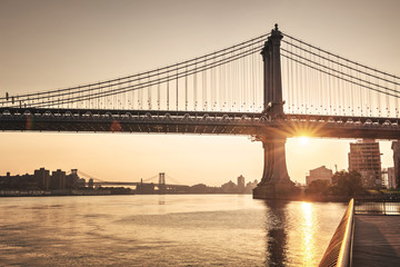 Tranquil sunset behind Brooklyn Bridge