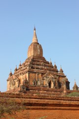 Fototapeta premium Sulamani,old Buddhist temples and pagodas in Bagan, Myanmar 