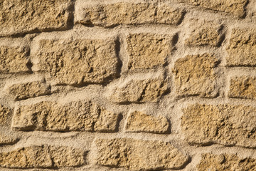 mur en fausses pierres