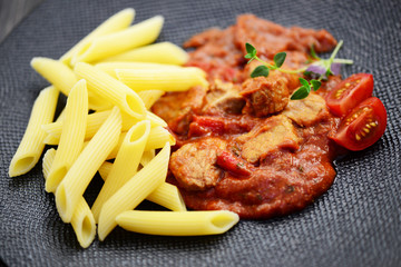 Teller Penne Fleisch