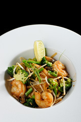 Shrimps Pad Thai (Thailand's national dishes)