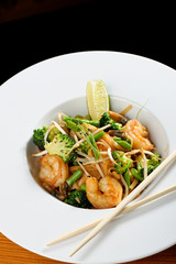 Shrimps Pad Thai (Thailand's national dishes)