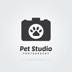 Pet logo cloud concept with paw icon. Vector for pet shop or hotel.