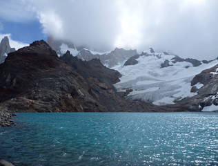 laguna de los tres in park los glaciares in patagonia