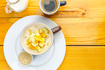 Porridge with fruits