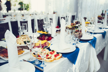 Banquet table