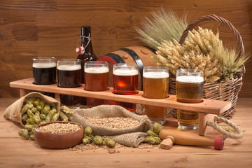 Bierträger mit Biergläsern