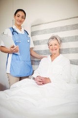 Obraz premium Portrait of nurse and senior woman