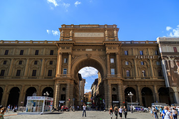 Fototapeta na wymiar Piazza Della Repubblica