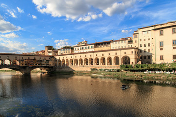 Fototapeta na wymiar Ponte Vecchio View