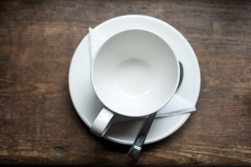Fototapeta na wymiar Emty tea cup on wood table
