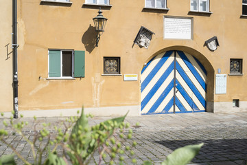 Eingang der Fuggerei in Augsburg