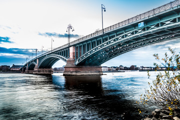 Theodor-Heuss-Brücke