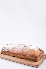 Simple cake with raisins