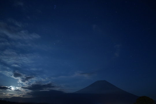 星空　星　夜空　富士山　月明かり