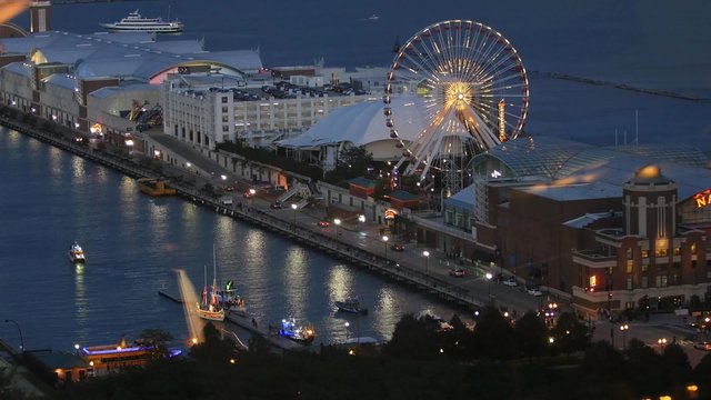 The ferris wheel shines on the Chicago Navy Pier.