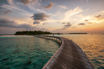 Sonnenuntergang über einer Maledivischen Insel