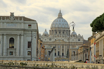 Obraz premium ROME, ITALY - DECEMBER 20, 2012: View of St. Peter's Basilica in Rome, Italy