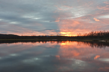 Finland, sunset / Finland is a country of thousands of lakes and islands, about 188 000 lakes and 179 000 islands. The area with the most lakes is called Finnish Lakeland.