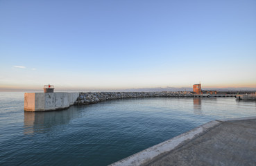 Obraz premium Entrance to the harbor