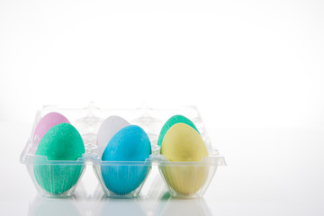 uova di Pasqua colorate