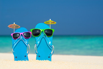 Fototapeta na wymiar flip-flops and sunglasses by the sea