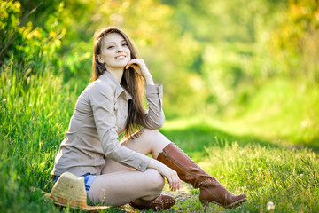 Fototapeta premium brunette young girl walking in the spring park