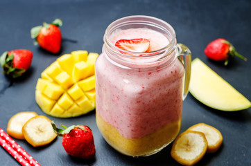 Mango strawberry banana smoothie