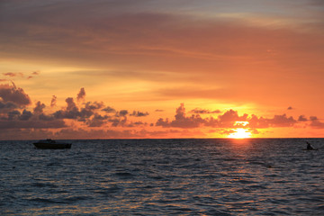 Obraz na płótnie Canvas Sunrise sunset beach clouds sky, sea, ocean