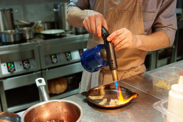 Chef is burning onion slices