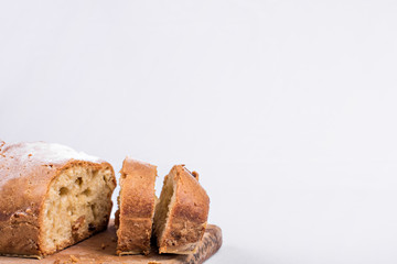 Simple cake with raisins 