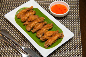  Deep fried spicy chicken wing with chili sauce