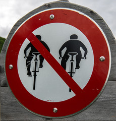 No overtaking between bicycles