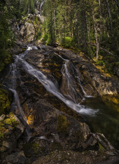 Fototapeta na wymiar Silver Tip Falls, Wells Gray Provincial Park, North Thompson, ne