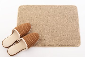 清潔なスリッパとマット