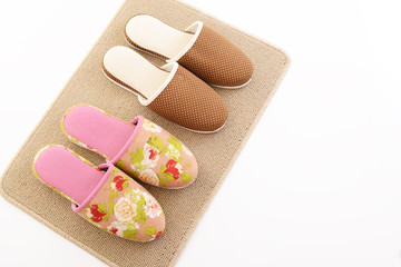 清潔なスリッパとマット