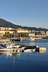 Fototapeta na wymiar port d'Ajaccio