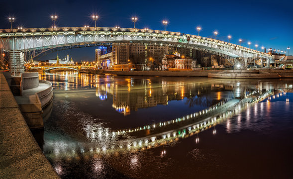 Патриарший мост в Санкт Петербурге