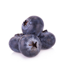 Obraz premium fresh blueberries isolated on white background