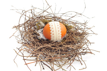 Fototapeta na wymiar Nest with easter egg on a white background