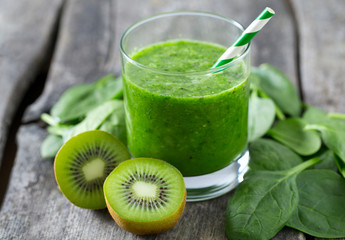 fresh green smoothie on wooden surface