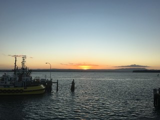 Fototapeta na wymiar Brilliant sunset over the bay