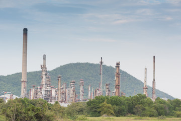 Fototapeta na wymiar oil refinery plant
