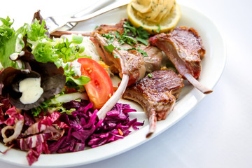 gegrillte Lammkoteletts 