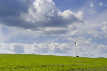 Сотовая вышка в поле