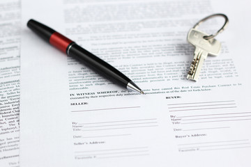 Legal document for sale of real estate with pen and house keys - obrazy, fototapety, plakaty