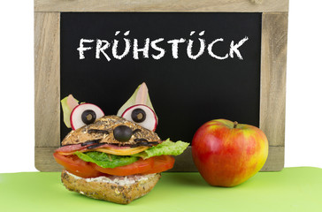 Frühstück lustiges Brötchen mit Apfel